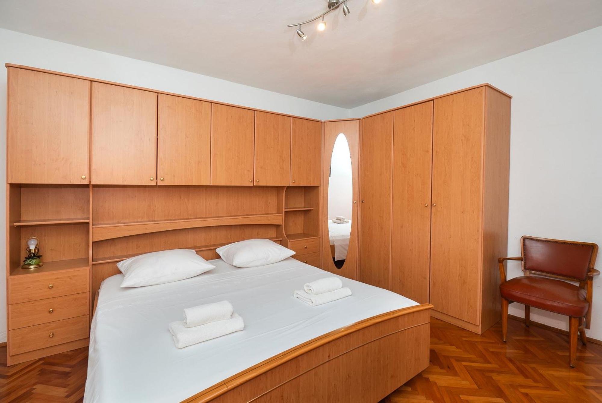 Apartments Polly Primosten Exterior photo