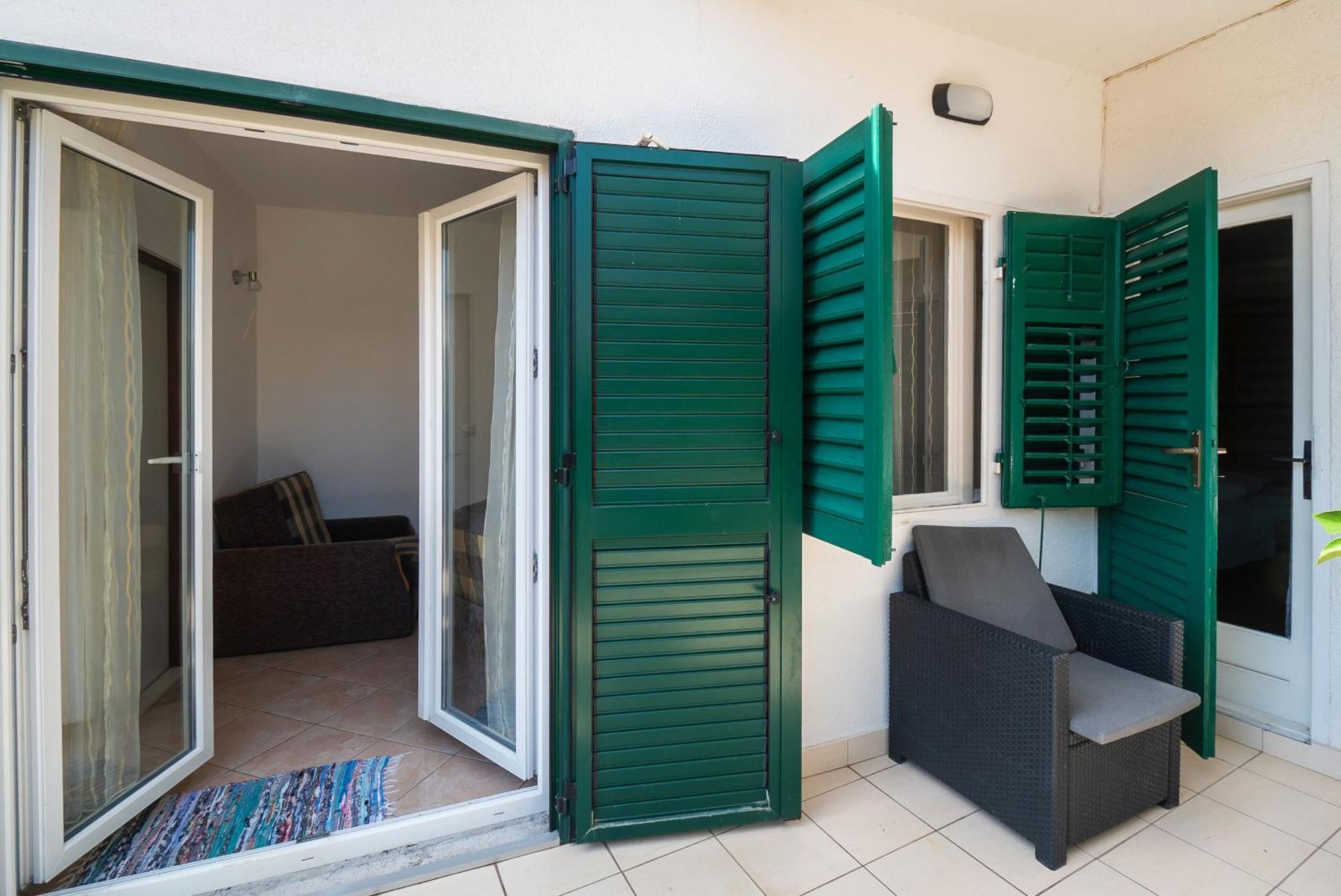 Apartments Polly Primosten Exterior photo