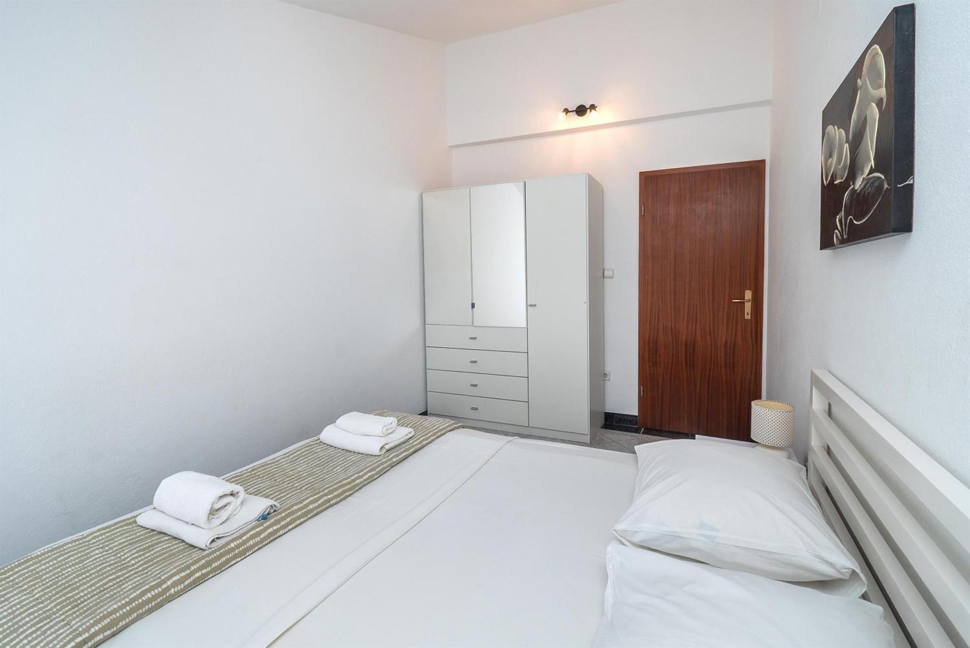 Apartments Polly Primosten Exterior photo